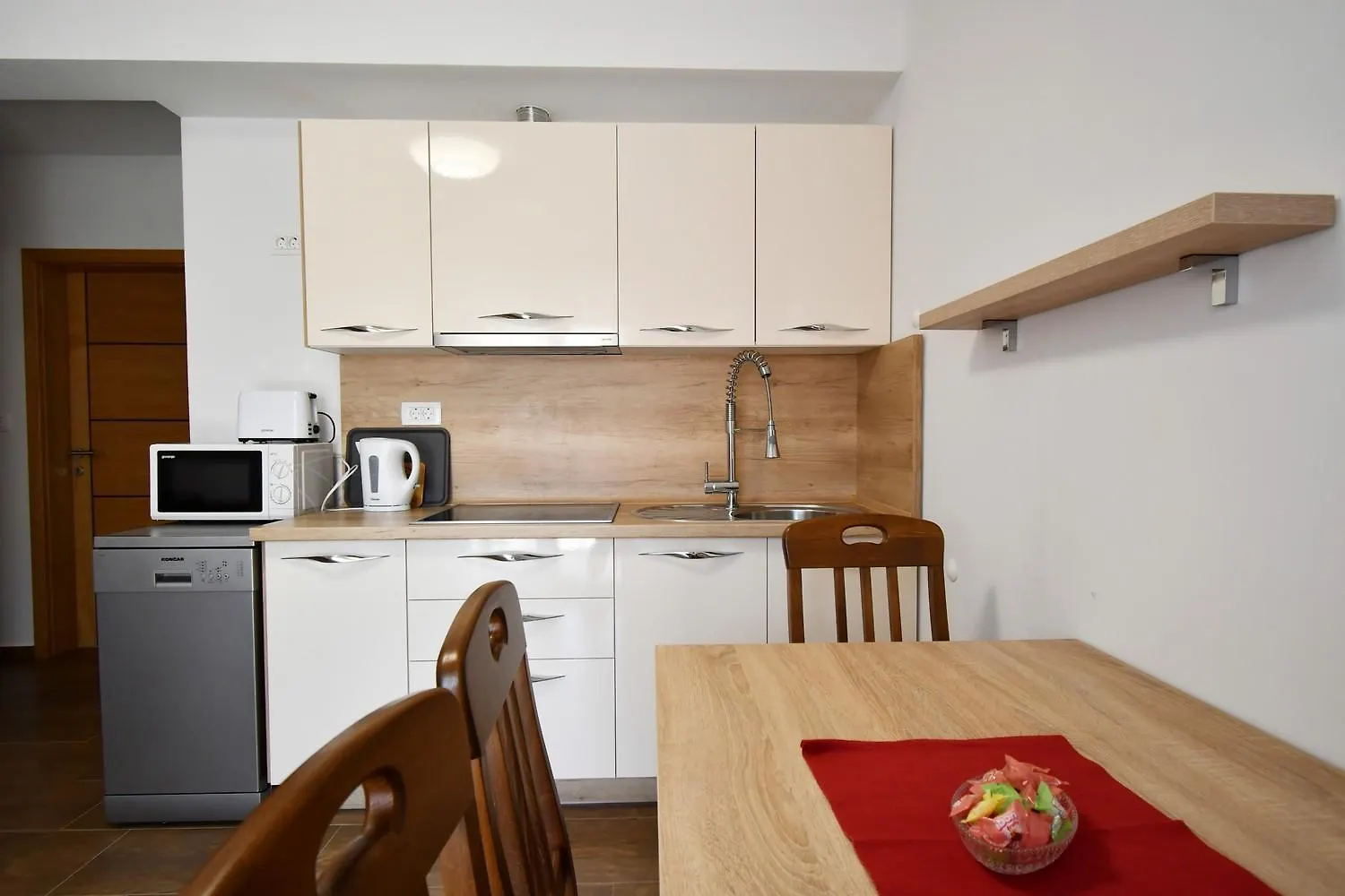 Apartmani Kicuda Banjol Guest house